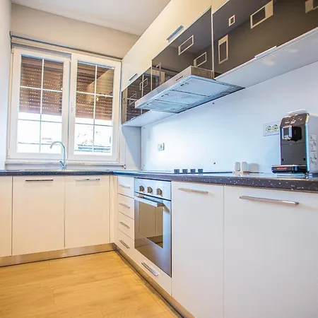 Blloku 4br Duplex W Bbq Terrace - Tiran