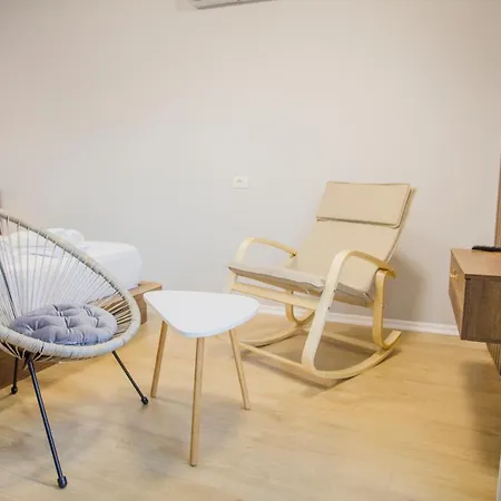 4br Penthouse & Bbq Terrace At Blloku Lägenhet Tirana