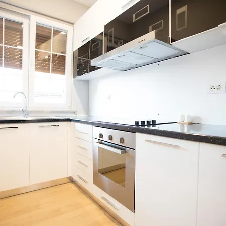 4br Penthouse & Bbq Terrace At Blloku Tirana