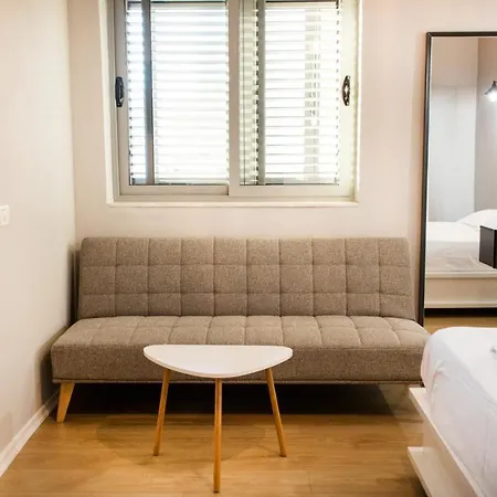 4br Penthouse & Bbq Terrace At Blloku Lägenhet Tirana