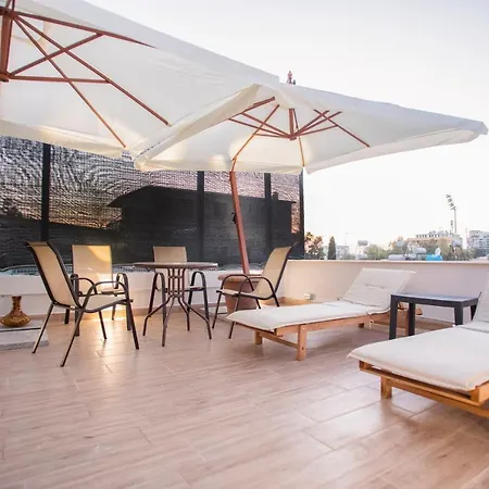 4br Penthouse & Bbq Terrace At Blloku Lägenhet