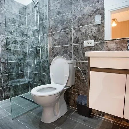 Lägenhet 4br Penthouse & Bbq Terrace At Blloku