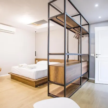 4br Penthouse & Bbq Terrace At Blloku Lägenhet