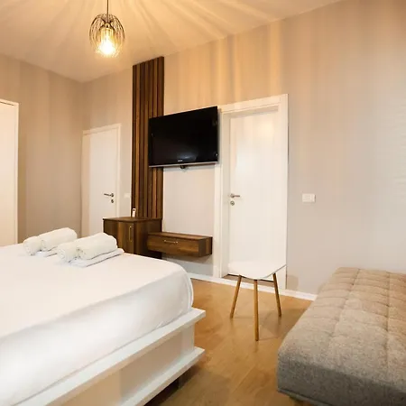 Apartamento 4br Penthouse & Bbq Terrace At Blloku Tirana