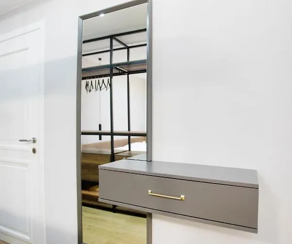 アパート 4br Penthouse & Bbq Terrace At Blloku *