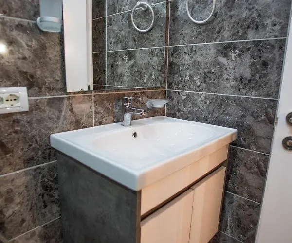 Blloku 4br Duplex W Bbq Terrace - Διαμέρισμα Τίρανα