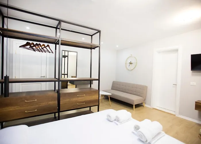 アパート 4br Penthouse & Bbq Terrace At Blloku ティラナ